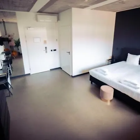 Young Learning Hotell *