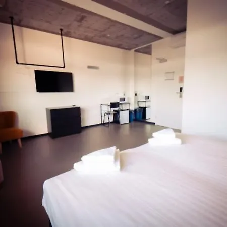 Young Learning Hotell *