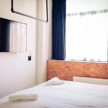 Hotel Young Learning *